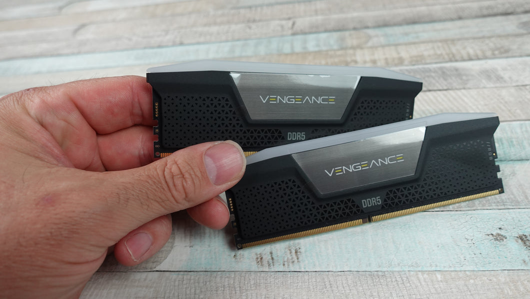 CORSAIR - VENGEANCE RGB 32GB (2x16GB) DDR5 5600MHz C40 UDIMM Desktop Memory